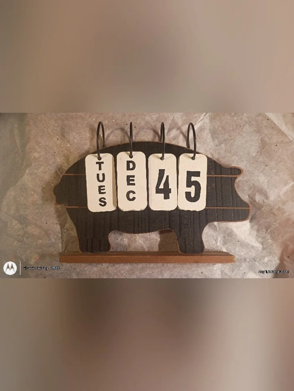 Farmhouse Wooden Pig Perpetual Flip Calendar (Freestanding Tabletop / Desk Deco
